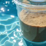 découvrez comment identifier les signes d'un filtre à sable colmaté pour assurer une filtration optimale de votre piscine et prolonger la durée de vie de votre équipement.